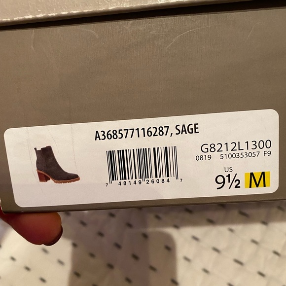 COPY - Lug sole stacked heel suede ankle boots - Picture 5 of 7